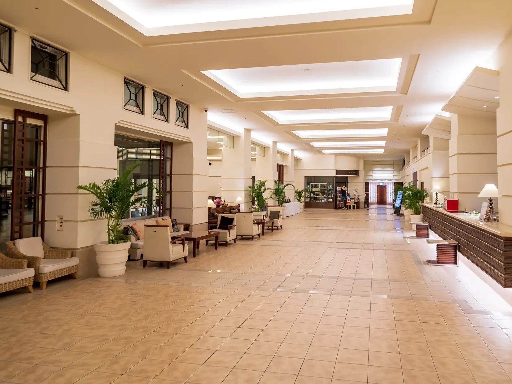 【デジタルサイネージ】ホテルでの活用事例と導入時のポイントを解説