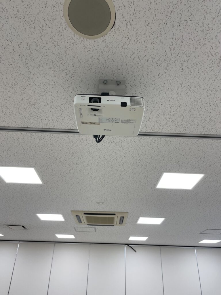 交換されたプロジェクター