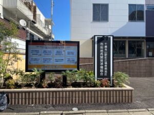 千歳烏山駅前に設置しているモニター